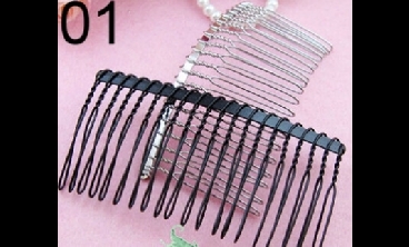 01 Black / Silver metal comb (around 8cm x 4cm)
