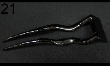 21 Black grip (around 3.5cm x 13cm)