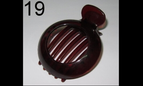 19 Brown round-shape plastics claw clip (around 10cm x 7.5cm)