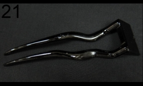 21 Black grip (around 3.5cm x 13cm)