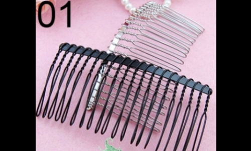 01 Black / Silver metal comb (around 8cm x 4cm)